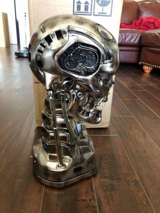 Terminator T - 800:Combat Veteran Bust by Sideshow Collectibles 2