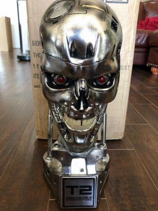 Terminator T - 800:Combat Veteran Bust by Sideshow Collectibles 3