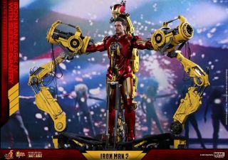 Hot Toys Iron Man Suit - Up Gantry with Mark IV Die cast MMS462 - D22 - 3