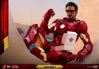 Hot Toys Iron Man Suit - Up Gantry with Mark IV Die cast MMS462 - D22 - 5