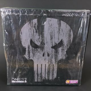 Mezco One:12 Collective Punisher Fully Loaded Figure PX Previews Exclusive 1/12 4