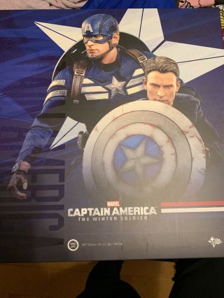 Captain America: The Winter Soldier - Captain America & Steve Rogers Hot Toys