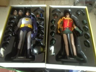Hot Toys Batman and Robin 1966 Set - As 3