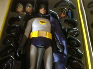 Hot Toys Batman and Robin 1966 Set - As 4