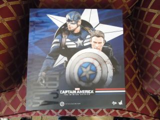 Hot Toys Captain America Winter Soldier 2 Pack Steve Rogers Cond.