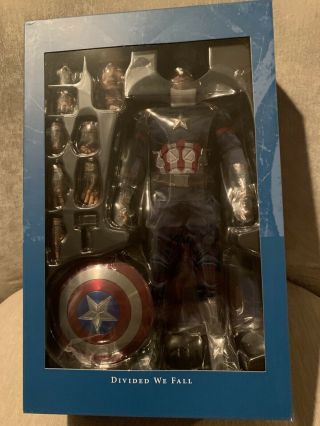 Hot Toys Captain America 1/6 Scale Civil War 2