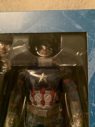 Hot Toys Captain America 1/6 Scale Civil War 3