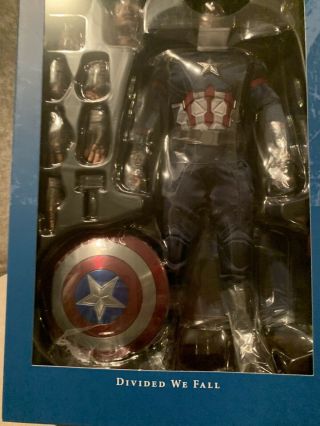 Hot Toys Captain America 1/6 Scale Civil War 4