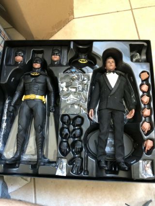 Hot Toys Mms294 Batman Returns - Batman & Bruce Wayne 1/6 Figures Set