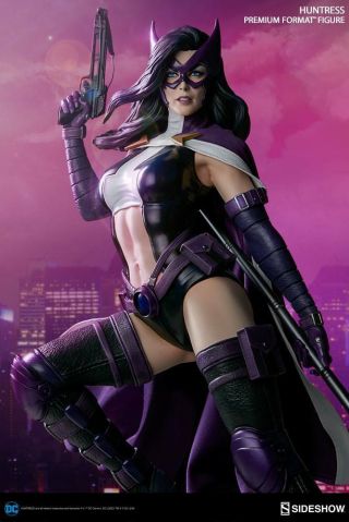 Batman Sideshow Collectibles Huntress Premium Format Exclusive Version Statue
