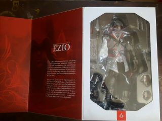 Hot Toys Ezio Assassin 