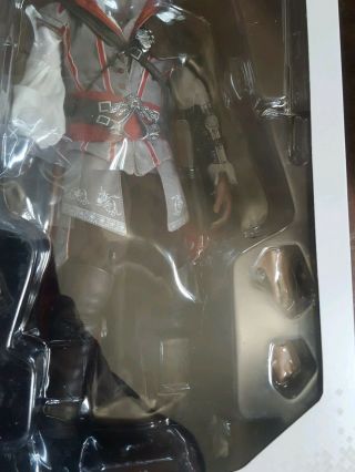 Hot Toys Ezio Assassin ' s Creed II RARE 1/6 12 inch Action Figure 7