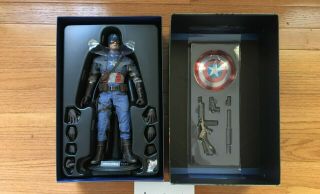 Hot Toys 1/6 Scale Captain America: The First Avenger Action Figure