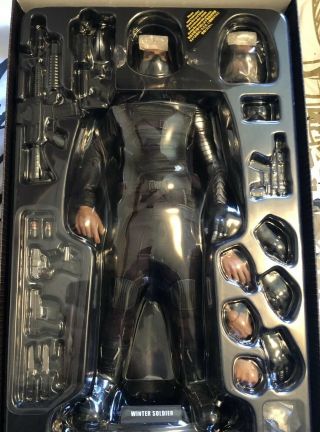 Hot Toys MMS241 CUSTOM Winter Soldier CA:TWS 1/6 SCALE 4