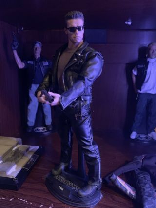 Hot Toys • Movie ・ Masterpiece Terminator 2 1/6 Scale Figure T - 800