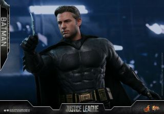 Hot Toys MMS 455 Justice League Batman Ben Affleck 1/6 Figure Normal Version 6