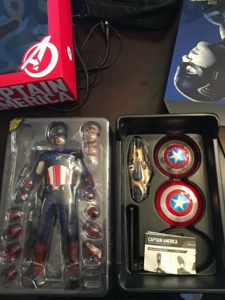 Hot Toys The Avengers Captain America 1/6 Scale