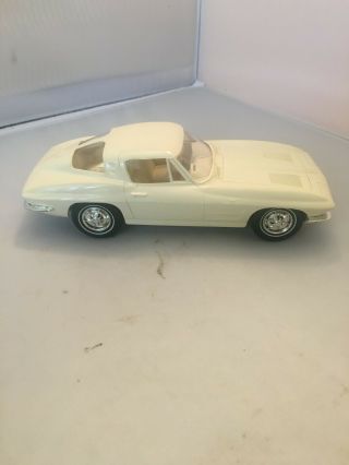 1963 Split Window Fuel Injected Corvette - Vintage Authentic Scale Model Car 3