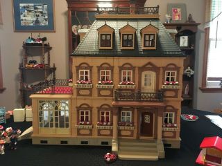 Playmobil Large Victorian Mansion 5300 Includes All Furniture And Figures.