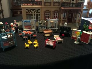 Playmobil Large Victorian Mansion 5300 Includes all furniture and figures. 3