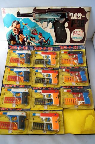 60 ' s A Lucky Find 007 James Bond Shooting Plastic Models with Hanging Display 7