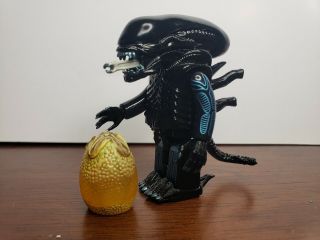 Medicom Kubrick Aliens Alien Warrior Figure With Egg Xenomorph Mini Figure