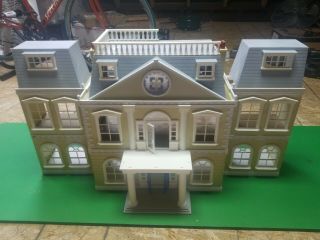 Calico Critters Cloverleaf Manor Mansion Dollhouse
