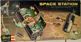 Revell Space Station 1:96