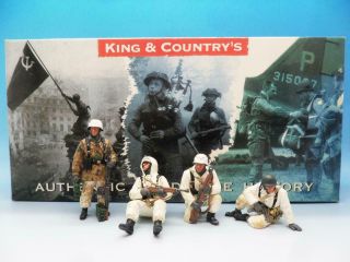 King & Country Battle Of The Bulge Winter Tank Riders Bbg03 1/30
