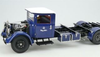 Mercedes - Benz Racing Car Transporter Truck LO 2750 in 1:18 by CMC M - 144 11