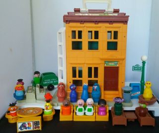Vtg Fisher Price Little People Sesame Street Apartment House 938 W/