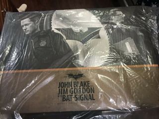 John Blake And Jim Gordon With Bat Signal Hot Toys 1/6 Scale Set Inspection Only