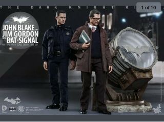 JOHN BLAKE and JIM GORDON with BAT SIGNAL HOT TOYS 1/6 SCALE SET Inspection Only 5