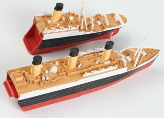The Titanic Book And Submersible Model by Susan Hughes and Steve Santini 2