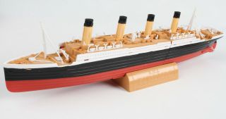 The Titanic Book And Submersible Model by Susan Hughes and Steve Santini 5