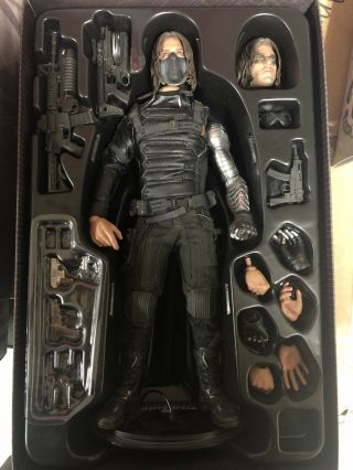 Winter Soldier Bucky Hot Toy 1/6 2