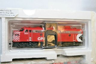 RAPIDO HO CP Rail (ACTION RED/PACMAN) 