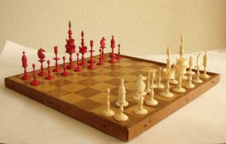 Top 19th Cent.  Bone Chess Set Red /white Incl Box Selenus Germany King 11 Cm.