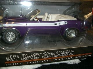 1/18 Highway 61 1971 Dodge Challenger Rt Conv.  In Plum Crazy Purple.