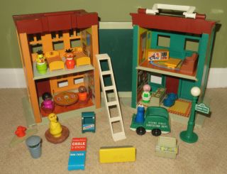 1975 Vintage Fisher Price Play Family Sesame Street 938 Complete,  Chalk,  Eraser