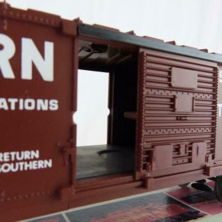 Lionel 6 - 9700 Southern Boxcar Brown with White Lettering 8