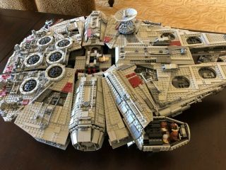 LEGO Star Wars Ultimate Collector ' s Millennium Falcon (10179) 5