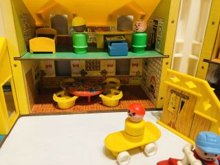 Vintage Fisher Price Little People Play family Yellow House 952 6
