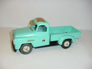 1/16 Vintage International Tru Scale Truck W/box