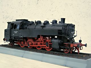 Built 1/35 Scale Plastic Model Of Wwii German Steam Locomotive Br86