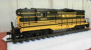 Usa Trains (r - 22119) Rio Grande Gp - 9 Diesel Locomotive In Bumble Bee Paint