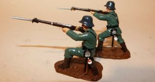 Trophy of Wales,  WW1 German Stormtroopers Attacking 5 Figures 4