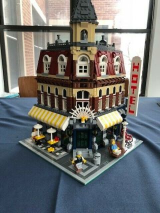 Lego Café Corner (10182) 100 Complete With Minifigs