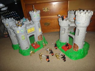 Fisher Price 1995 Great Adventure Castles Black & Gold Knight Battle