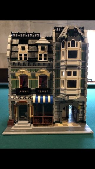 Lego 10185 Creator Green Grocer 85 (roughly) Complete